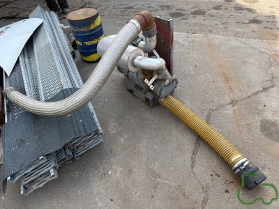 Компресор для сухих сипучих матеріалів.