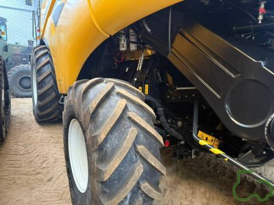 Комбайн New Holland CR 10.90 (Нью Холанд)