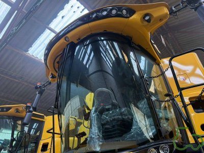 Комбайн New Holland CR 10.90 (Нью Холанд)